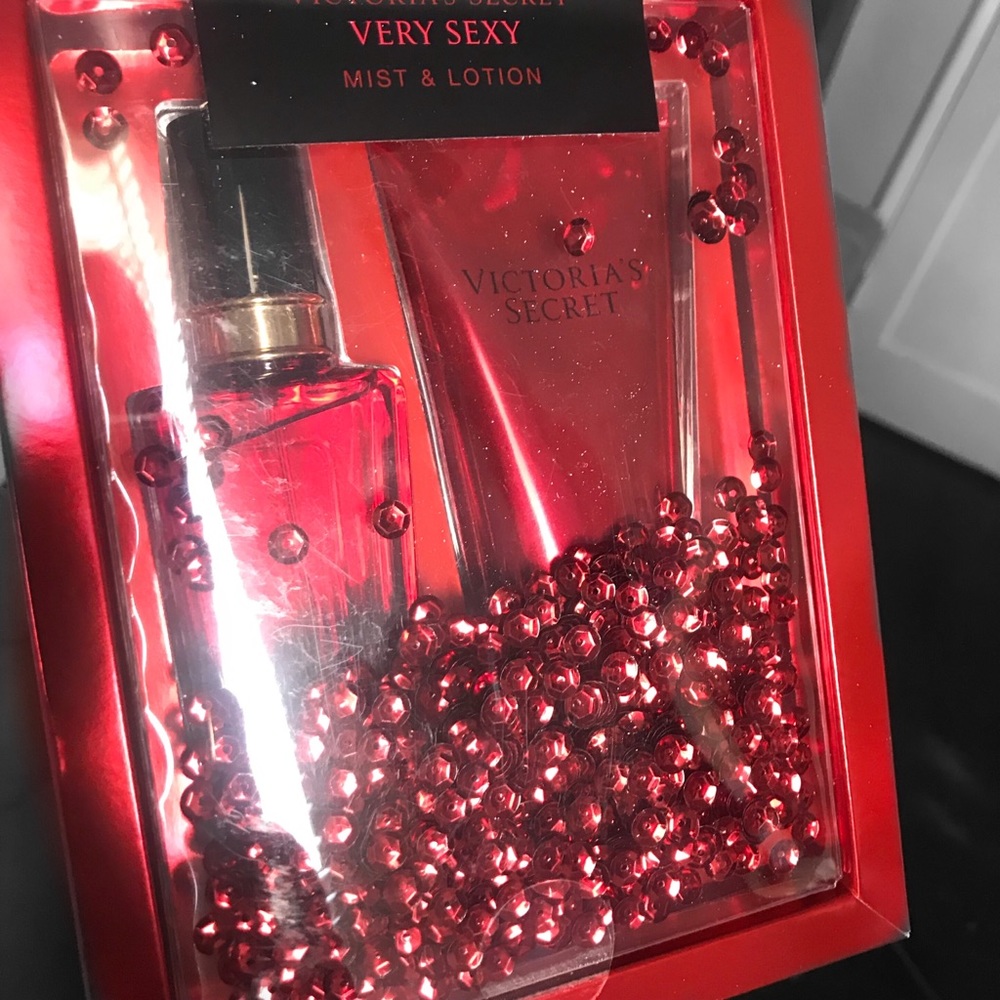 VICTORIA’S SECRET MIST AND LOTION SET